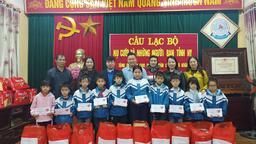 TRAO QUÀ TẾT CHO CÁC EM HS CÓ HOÀN CẢNH KHÓ KHĂN XUÂN CANH TÝ 2020