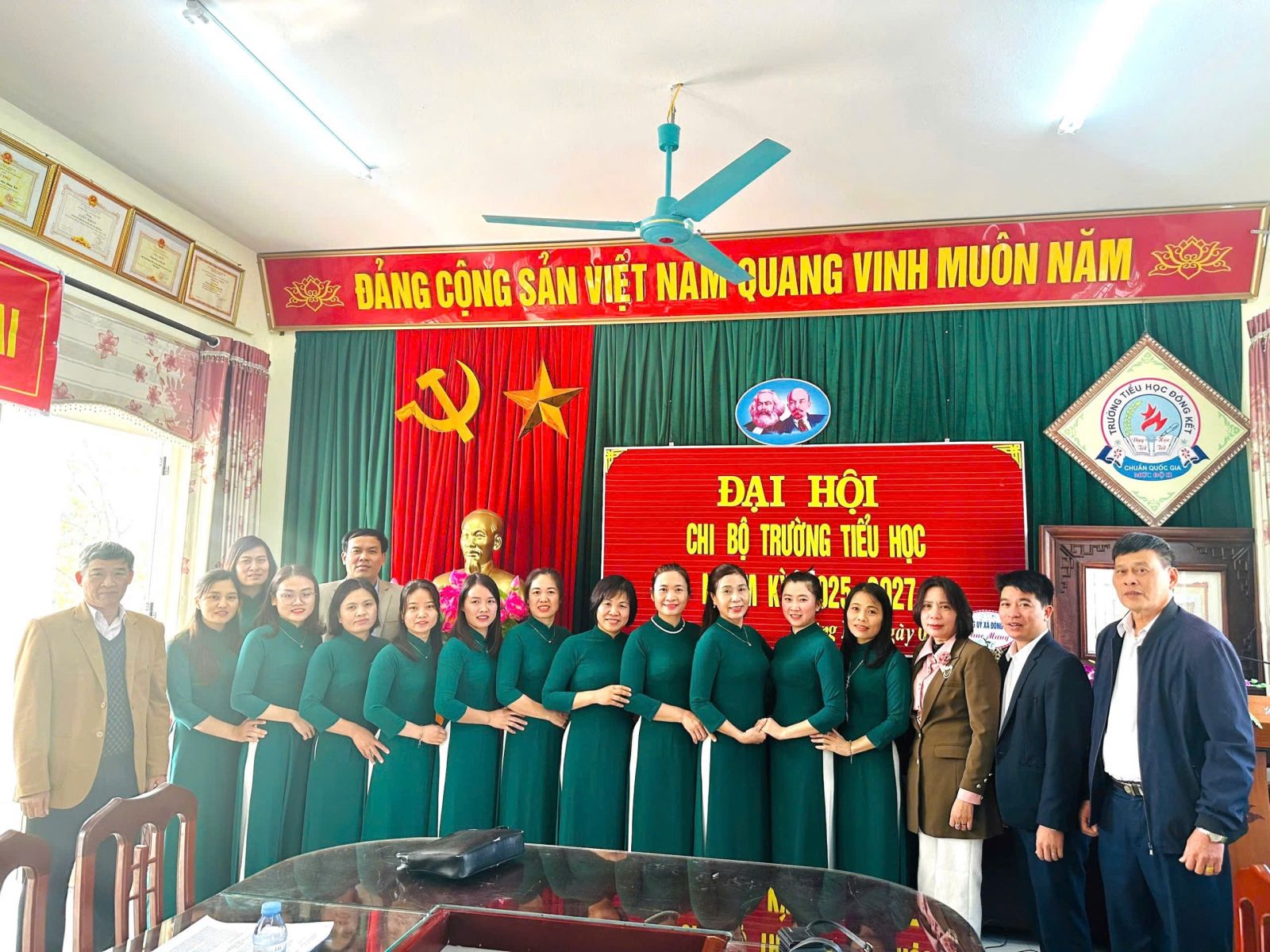ĐẠI HỘI CHI BỘ TRƯỜNG TIỂU HỌC ĐÔNG KẾT NHIỆM KỲ 2025 – 2027