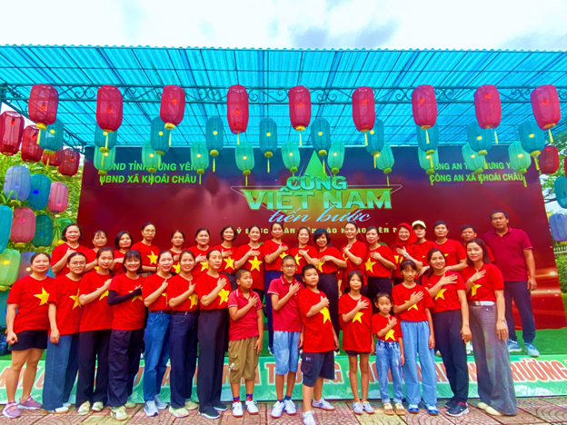 Trường Tiểu học Đông Kết rộn ràng bước chân hưởng ứng “Cùng Việt Nam tiến bước”