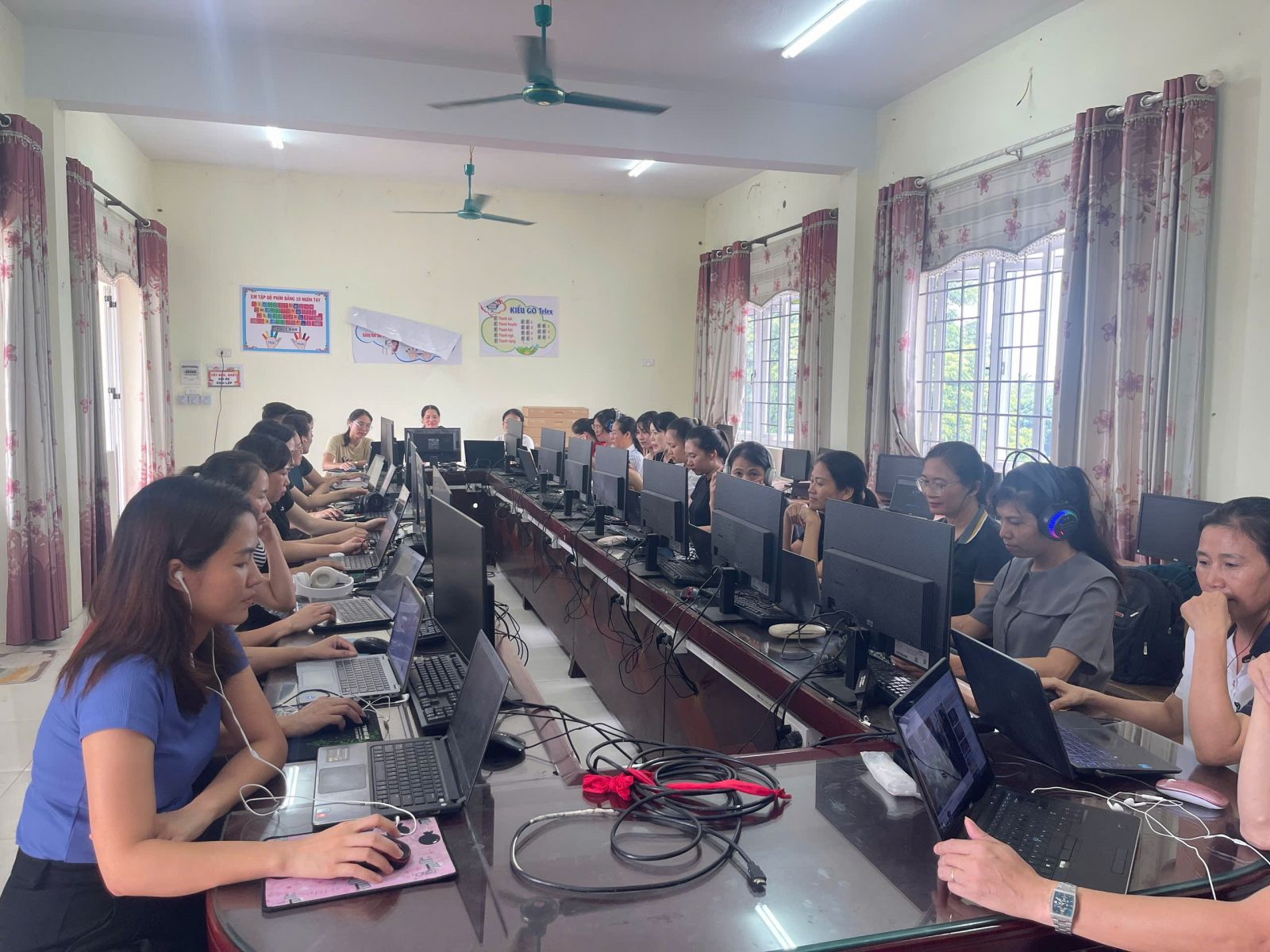 <a href='https://c1dongketkc.hungyen.edu.vn/tin-tuc/truong-tieu-hoc-dong-ket-to-chuc-khao-sat-nang-luc-tieng-anh-cho-doi-ngu-giao-vien-theo-ke-hoach-cua-bo-gddt.html'>TRƯỜNG TIỂU HỌC ĐÔNG KẾT TỔ CHỨC KHẢO SÁT NĂNG LỰC TIẾNG ANH CHO ĐỘI NGŨ GIÁO VIÊN THEO KẾ HOẠCH CỦA BỘ GDĐT</a>