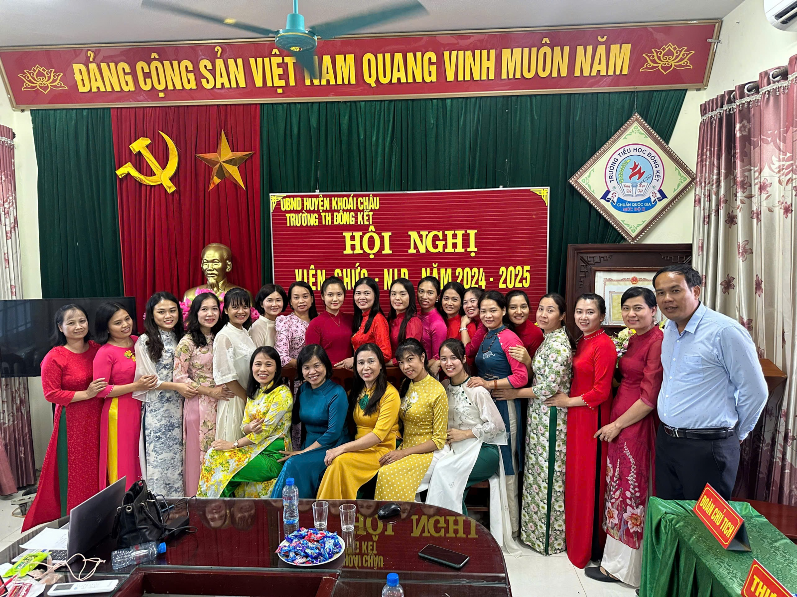 <a href='https://c1dongketkc.hungyen.edu.vn/tin-tuc/hoi-nghi-can-bo-cong-chuc-vien-chuc-va-nguoi-lao-dong-truong-tieu-hoc-dong-ket-nam-hoc-2024-2025.html'>Hội nghị cán bộ công chức, viên chức và người lao động trường Tiểu học Đông Kết năm học 2024-2025</a>