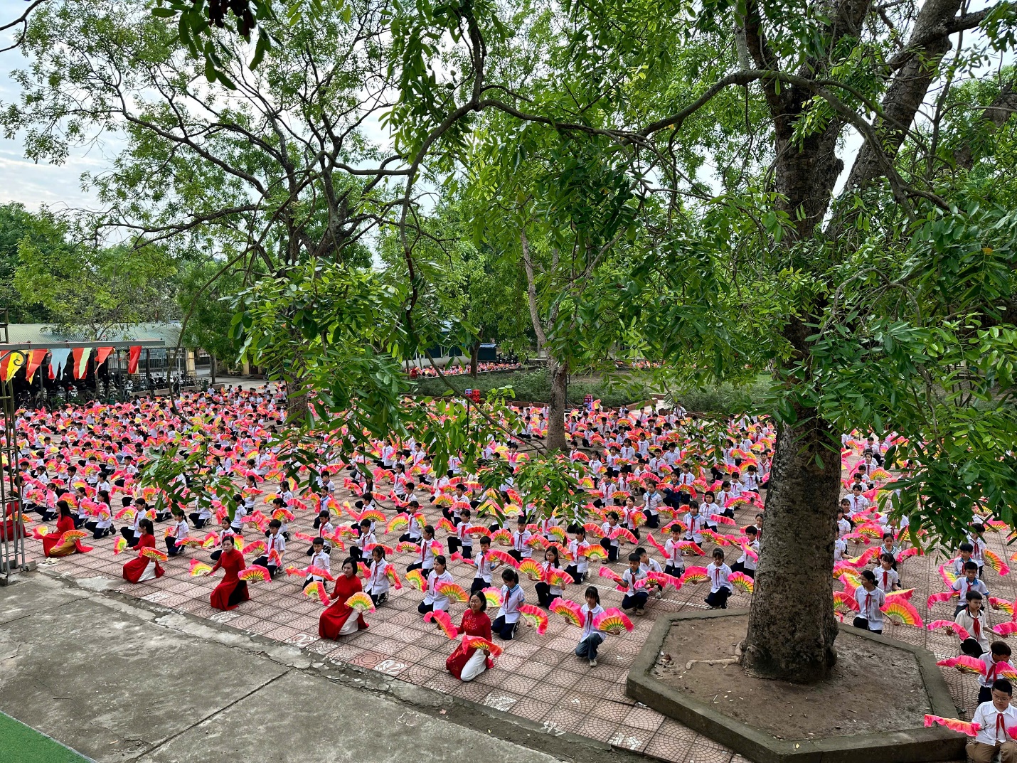 <a href='https://c1dongketkc.hungyen.edu.vn/tin-tuc/truong-tieu-hoc-dong-ket-to-chuc-dong-dien-mua-cheo-huong-ung-chu-de-giu-gin-truyen-thong-vung-buoc-tuong-lai.html'>TRƯỜNG TIỂU HỌC ĐÔNG KẾT TỔ CHỨC ĐỒNG DIỄN MÚA CHÈO HƯỞNG ỨNG CHỦ ĐỀ “GIỮ GÌN TRUYỀN THỐNG – VỮNG BƯỚC TƯƠNG LAI”</a>