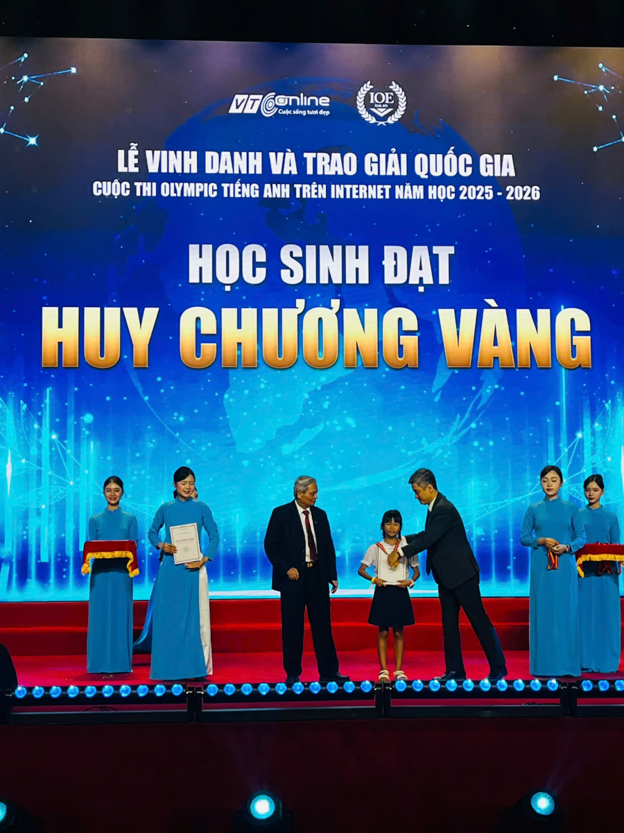 <a href='https://c1dongketkc.hungyen.edu.vn/tin-tuc/hoc-sinh-truong-tieu-hoc-dong-ket-vinh-du-nhan-huy-chuong-vang-olympic-tieng-anh-ioe-cap-quoc-gia.html'>HỌC SINH TRƯỜNG TIỂU HỌC ĐÔNG KẾT VINH DỰ NHẬN HUY CHƯƠNG VÀNG OLYMPIC TIẾNG ANH IOE CẤP QUỐC GIA</a>