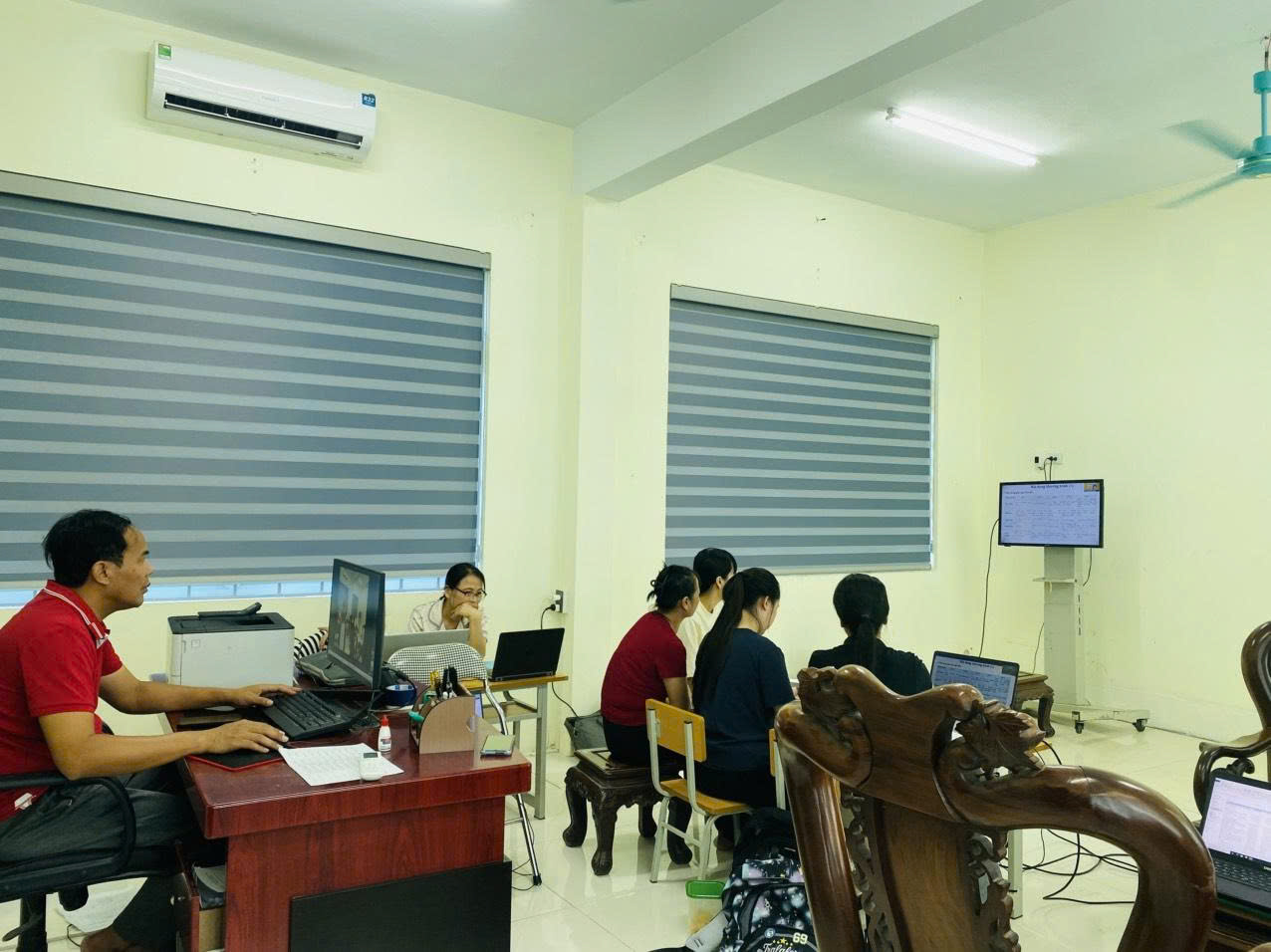 <a href='https://c1dongketkc.hungyen.edu.vn/tin-tuc/truong-tieu-hoc-dong-ket-tham-gia-tap-huan-boi-duong-giao-vien-su-dung-bo-sach-giao-khoa-thong-nhat-toan-quoc.html'>TRƯỜNG TIỂU HỌC ĐÔNG KẾT THAM GIA TẬP HUẤN, BỒI DƯỠNG GIÁO VIÊN SỬ DỤNG BỘ SÁCH GIÁO KHOA THỐNG NHẤT TOÀN QUỐC</a>